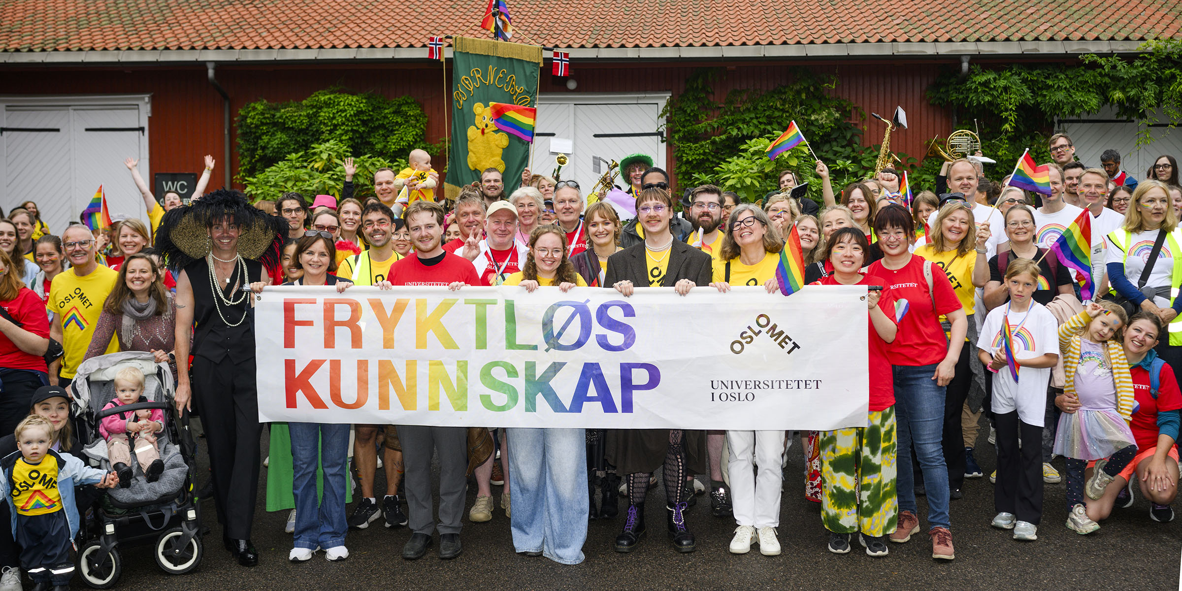 Employees from OsloMet and the University of Oslo with a banner reading the slogan 