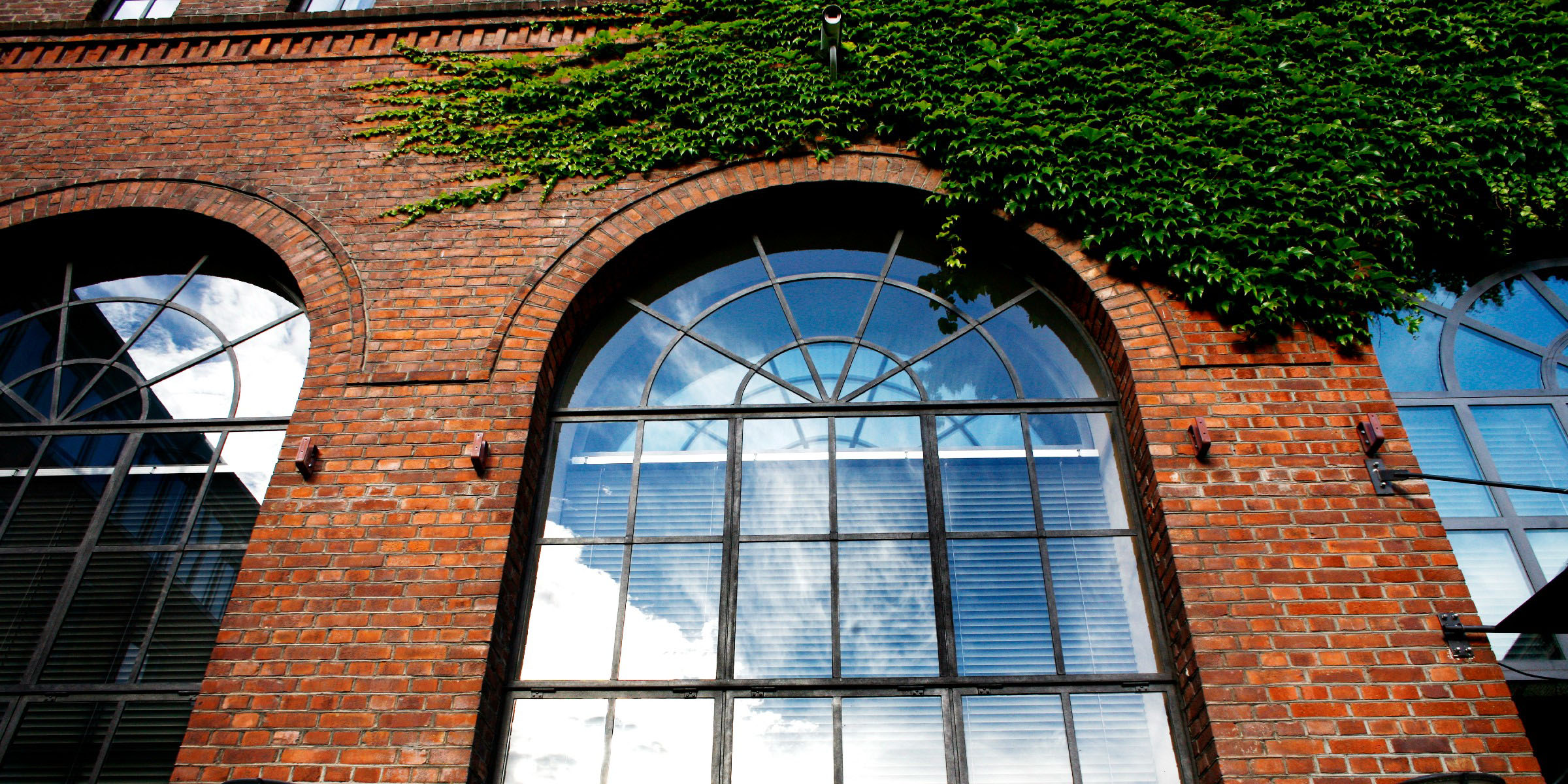 Frokostmøte: «Hvem eier fremtidens demokrati?»  