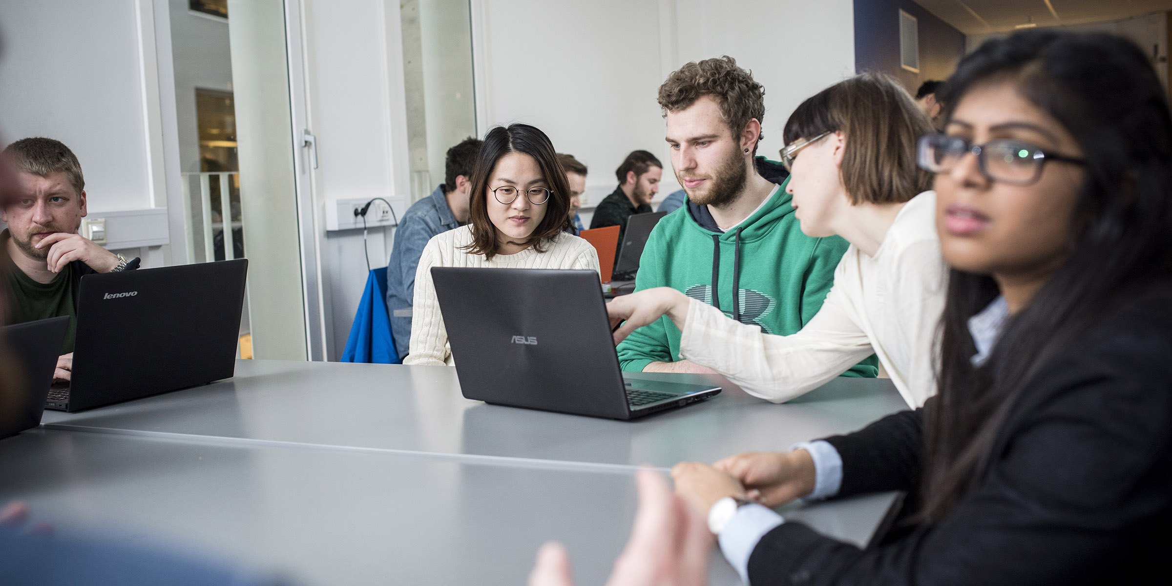 Institutt for informasjonsteknologi søker studentassistenter til sommeren 2025