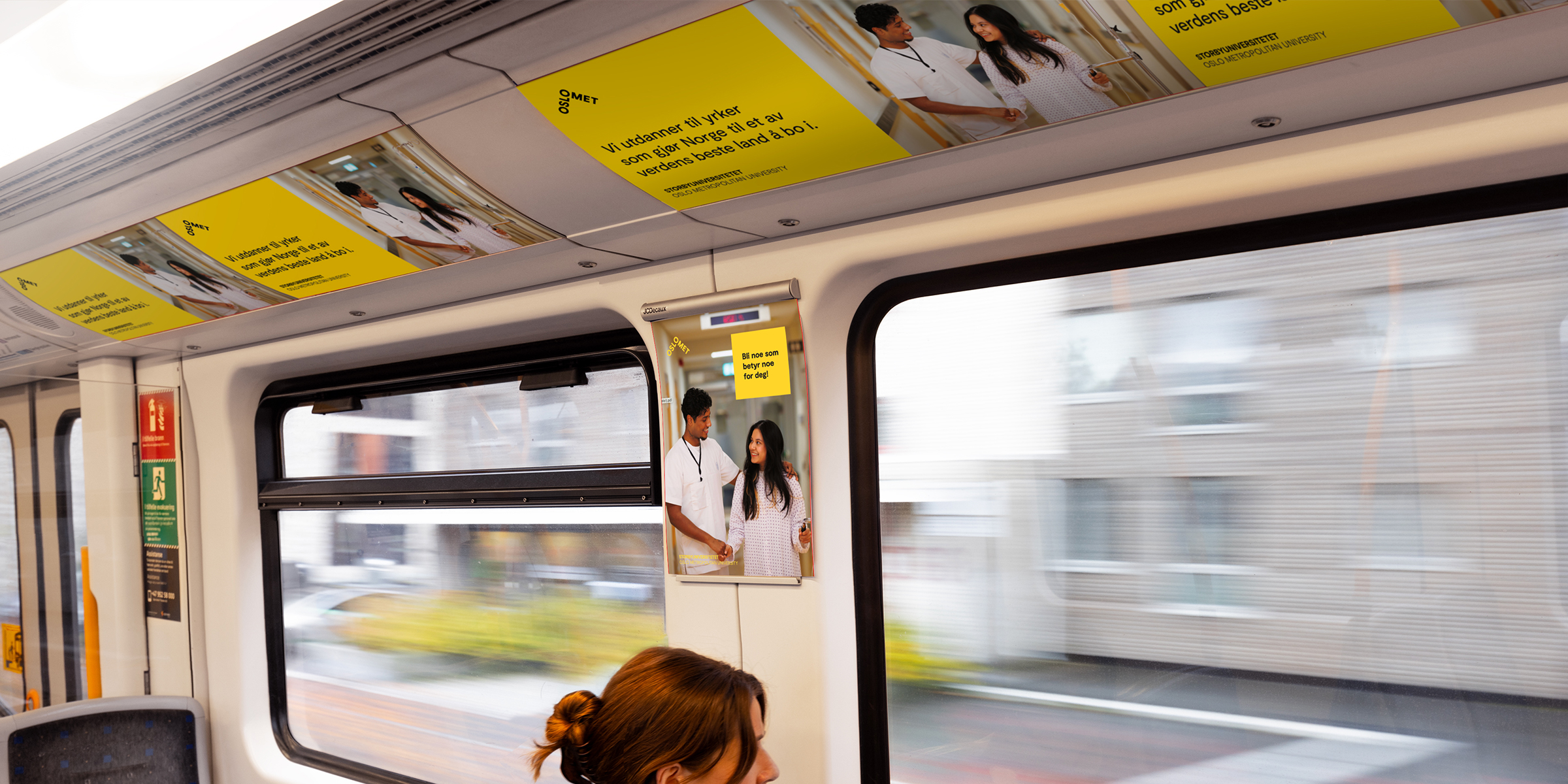 Illustrasjon av OsloMet-reklame på t-banen.